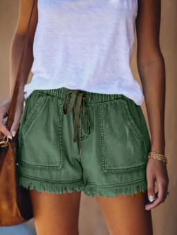 Women's Elastic Waist Fringe Mid Waist Washed Knee Length Straight Leg Denim Shorts with Front Pocket for Summer Outdoor Casual