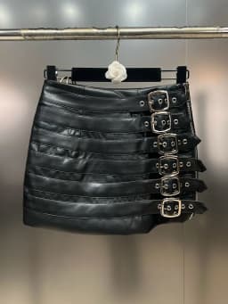 DEAT Trendy Women's Multi Belt PU Leather Mini Skirt 2026 Spring Fashion New Items High Waist Wrap Hip Skirts Female 11XX7390