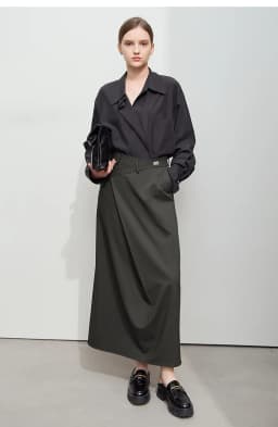 AMII Minimalist Half-body Skirt Women 2026 Autumn New Elegant Commuter Anti-wrinkle Asymmetric A-line Slim Long Skirt 12541053