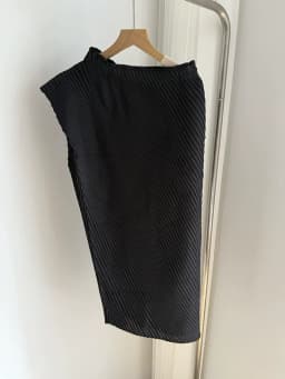 Miyake Pleated Plisse Skirt 2026 Spring New Design Pleats Jupe Women Black Irregular Split Mid-Length Texture Fold Half Skirt