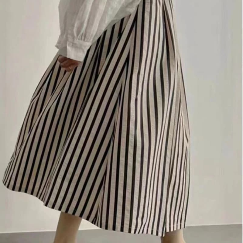 Retro Chic Solid Color Striped Skirt for Women in Summer, High Waisted and Slimming A-line Mid Length Umbrella Skirt