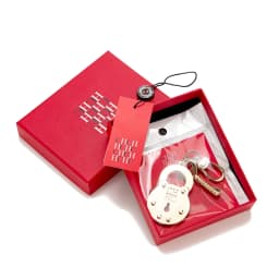 Holiday Gift Keychain Brand Label Jewelry 2025 Designer New Backpack Pendant Hot Selling Product Fashion Luggage Accessories