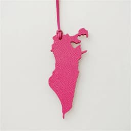 Factory Wholesale Custom Made Genuine Natural Leather Bahrain Map Keychain Ladies Backpack Pendant Women Men Bag Charm