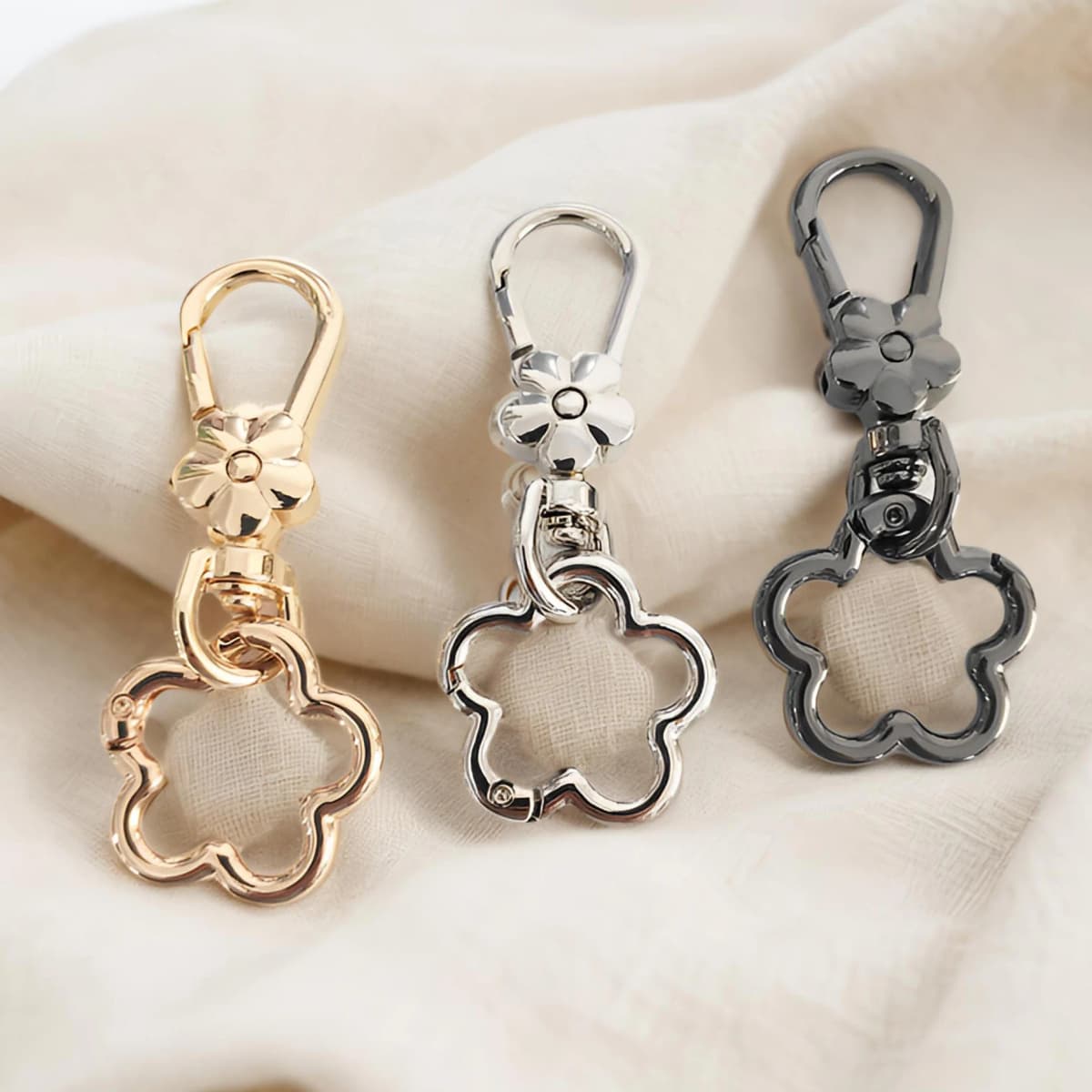 2 Pcs Flower Keychain for Women with Lobster Clasp Flower Keychains Cute Bag Pendant Decoration