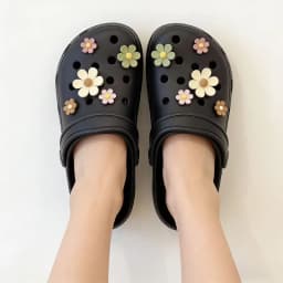 New Best Selling Hole Shoes Charms Ready To Put on White Daisy Sunflower Combination Suit Shoe Buckle Girlish Shoes Accessories