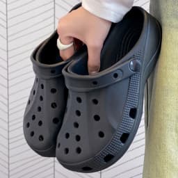 2026 new summer simple breathable hole shoes women's low-heeled nurse cartoon cute couple bag head cool slippers