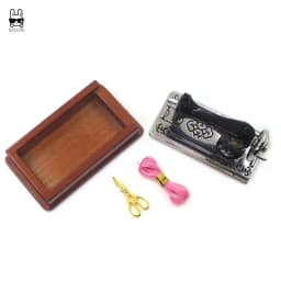 1Pc Doll House Mini Exquisite Alloy Mini Sewing Machine Mini Alloy Sewing Machine 1:12 Scale Dollhouse DIY Decoration Gift