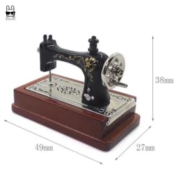 1Pc Doll House Mini Exquisite Alloy Mini Sewing Machine Mini Alloy Sewing Machine 1:12 Scale Dollhouse DIY Decoration Gift
