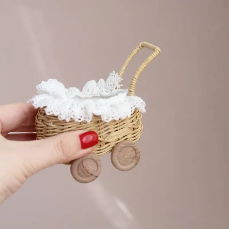 Miniature Rattan Stroller OB11 BJD Doll Stroller Mini Wicker Bassinet Carriage for Dollhouse Role Play & Photography