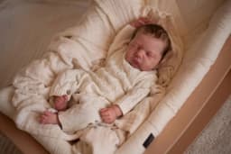 19inch Reborn Doll Kit Willa Sleeping Baby Soft Touch Unfinished Unpainted Doll Parts Soft Siliconen Reborn Kit with Body