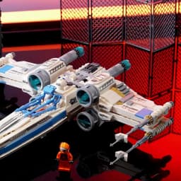 X-Wing Space Fighter Building Blocks Set Mechanical Linkage Wings Retractable Landing Gear LED Light Bricks with Pilot for Kids