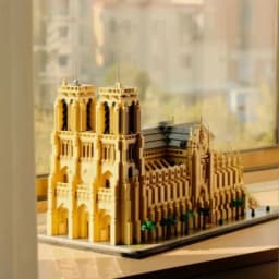 Popular toys, famous classic attractions, Notre Dame model building blocks, children's educational assembly toys, birthday gifts