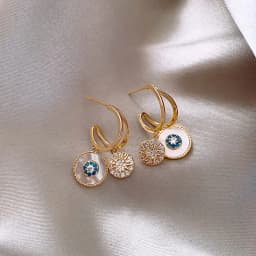 2025 New Classic Round Shell Flower Pendant Earrings Korea Luxury Jewelry Wedding Party Temperament For Womans Accessories Gift