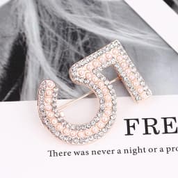 Classic Rhinestone Number 5 Crystal Pearl Brooch Pins Fashion Geometrics Brooches Luxury Jewelry For Women Unisex Lapel Pins
