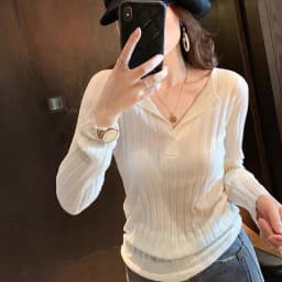 2021 autumn and winter western style new V-neck top women's slim knit bottom top white wool sweater winter