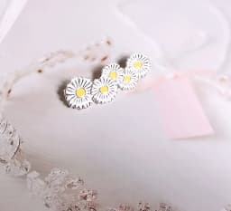 1Pcs Girl Shiny Rhinestones Pearl Sneakers Shoelaces Decoration Metal Lightweight Charm Buckle DIY Shoe Accessories Women Clips