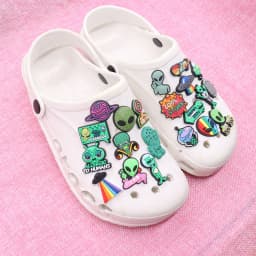 Hot Sale 1pcs Shoe Charms Green Alien Spaceship Planet PVC Accessories Garden Shoes Buckle Decorations Fit Kids X-max Gift