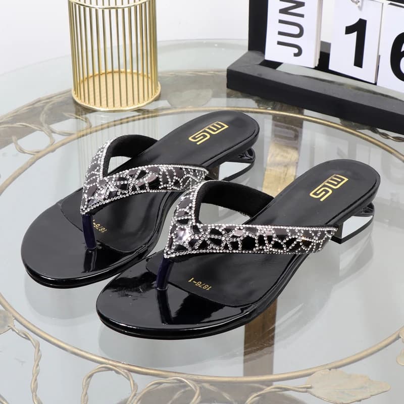 flip-flops 2025 summer wear clip toe low heel rhinestone women's slippers fashion Flat-bottomed plus size Joker women's shoes