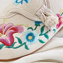 Floral Embroidered Shoes for Women Vintage Casual Loafers Canvas Dance Performance Shoe Ethnic Pumps Ladies Slingbacks Sandals