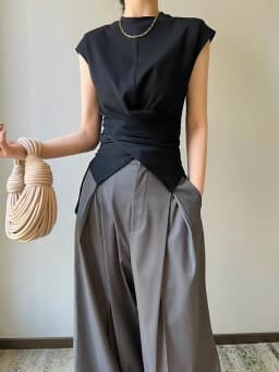 Black Twisted Split T-Shirt Women'S Summer Fashion Design Sense Shoulder Padded Cross Irregular Short Sleeved Top