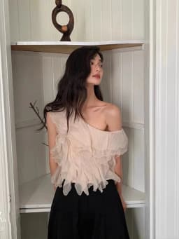 Diagonal Shoulder One Line Collar Shirt, Women'S French High-End Design Sense, Niche Ruffle Edge Off The Shoulder Top