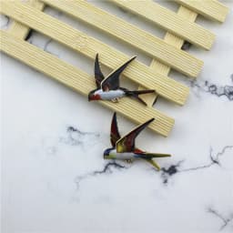 Funny colorful swallow brooch clothing school bag accessories decorative pin animal bird brooches gift