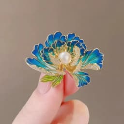 Trendy New Camellia Women Brooch Elegant Flower Pearl Pins Fashion Female Party Coat Dress Scarf Accessories Jewelry Gift