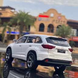 1:32 Toyota Highlander SUV Alloy Car Model Diecasts & Toy Metal Off-road Vehicles Car Model High Simulation Collection Kids Gift