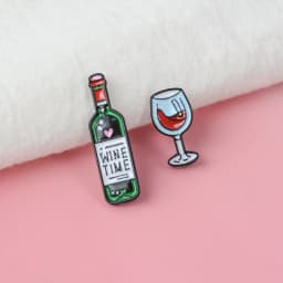 2021 Mini Cute Wine and Wine Glasses Couple Pins Red Wine Bottle Cup Brooches Enamel Pin Badge for Lovers Best Friend Pins