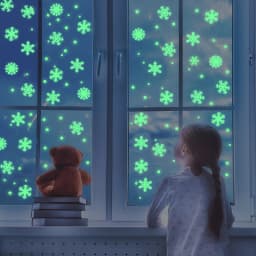 50Pcs Luminous Snowflake Wall Stickers Glow In The Dark Decal for Kids Baby Rooms Bedroom Christmas Home Decoration Navidad 2024