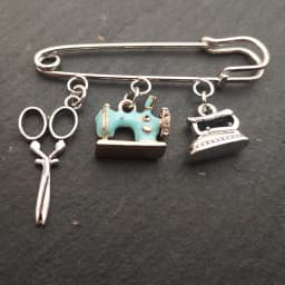 Popular enamel sewing machine brooch pins Fashionable iron scissors Cute iron brooch accessories Small gifts for friends