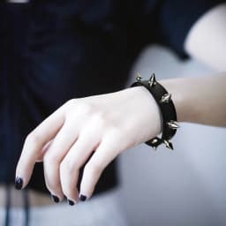 1Pc New Unisex Women Punk Black Bracelet Unique One-row Spike Rivet Bracelets PU Metal Wristband Adjustable Bangles