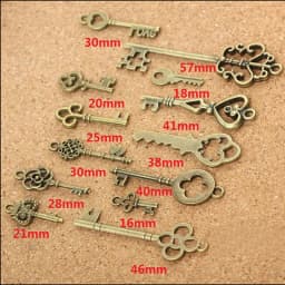 13pcs Vintage Skeleton Keys Antique Bronze Keys Retro Pendant Necklace Fancy Decor DIY Jewelry Necklace Craft Gifts