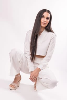 BALOU Long Sleeve V-Collar Cropped Top White