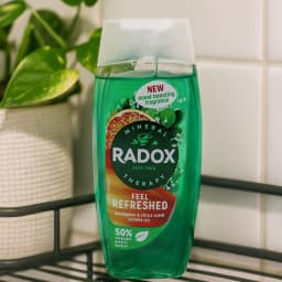 Radox Feel Refreshed Shower Gel 225ml, Eucalyptus and Citrus Body Wash, Energising Daily Skin Cleanser