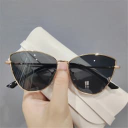 Fashion Oversized Vintage Cat Eye Sunglasses Women Trending Summer Driving Eyewear Shades Metal Frame UV400 for Lady gafas