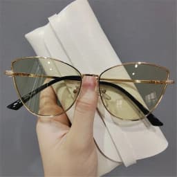 Fashion Oversized Vintage Cat Eye Sunglasses Women Trending Summer Driving Eyewear Shades Metal Frame UV400 for Lady gafas