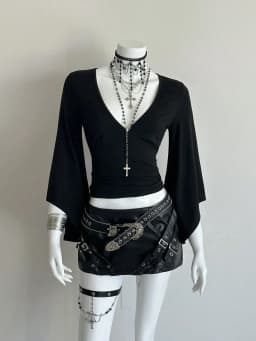 Women Deep V Neck Zip Front Flare Long Sleeve Side Ruched Slim Fit Cropped Top 2026 Gothic Streetwear Solid Black Going Out Fitt