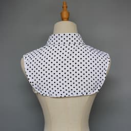 Polka-dot false collar for shirts. It can be used as a decorative piece for shirts, sweaters, and sweatshirts in spring, summer,
