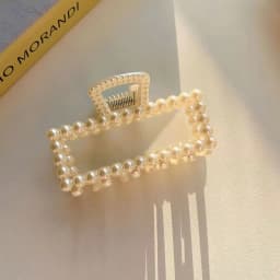 1Pcs Large White Pearl Hair Claw Clips for Women Girls Non Slip Hair Clamp Fashion Hair Accessories Headwear for Party Wedding