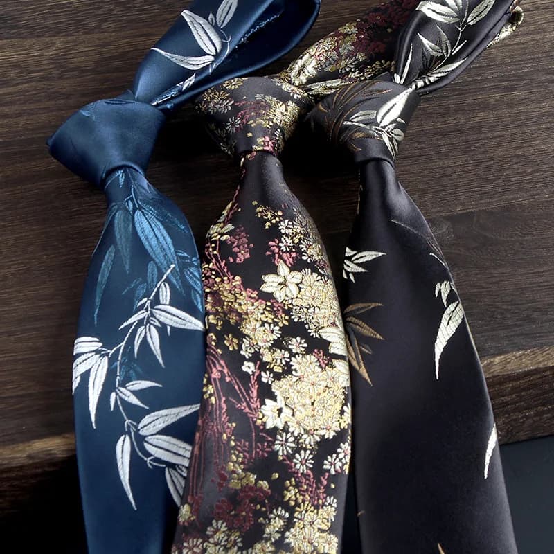 2025 Luxury Brown Floral Pattern Neck Ties For Men 8cm Formal Business Silky Soft Necktie Elegant Silvery Black Color Tie Cravat
