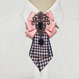 A handcrafted women's tie with contrasting color plaid and diamond accents, exquisite, finely crafted, a must-have for parties, suitable for gifting, and exudes a sense of luxury