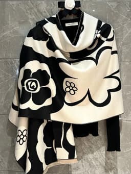 Premium Black Scarf for Women Winter 2023 Fashionable Korean Style Versatile Warm Neck Warmer Large Pashmina Outerwear High-End