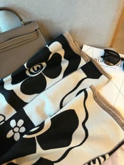 Premium Black Scarf for Women Winter 2023 Fashionable Korean Style Versatile Warm Neck Warmer Large Pashmina Outerwear High-End