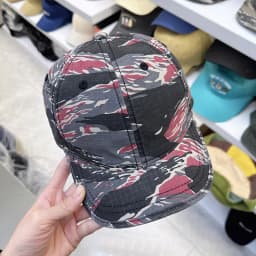 Retro Camo Short-Brim Baseball Cap for Men and Women, Versatile Soft-Top Sun Hat, Casual Outdoor Running Cap