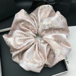 Oversized and Oversized Satin Floral Large Intestine Headband with a High-End and Fashionable Feel, Tied with a Low Ponytail, Me
