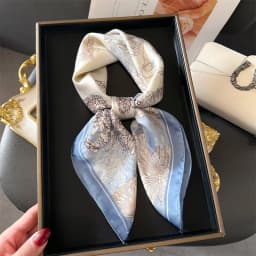 2024 Luxury Floral Print 70cm Square Silk Scarf Women Designer Scarves Bandana Foulard Shawl Hijab Echarpe Hairband Tie Ribbon