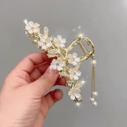 Elegant Butterfly/Flower Hair Claw Clips Gold Color Alloy Hairpins Ponytail Holder Pearls Pendant Headpieces for Women Girls