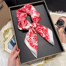 Elegant 27.56inch Floral Print 70cm Square Beach Satin Scarf Casual Elegant Thin Breathable Neck Women Head Wrap Hair Scarves