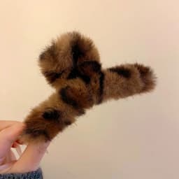 Warm Leopard Print Plush Acrylic Hair Claw Clips for Women Winter Vvintage Daily Party Updo Ponytail Holder Accessories M